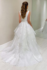 Fabulous Floor-Length A-Line V-Neck Sleeveless Tulle Wedding Dresses with Appliques